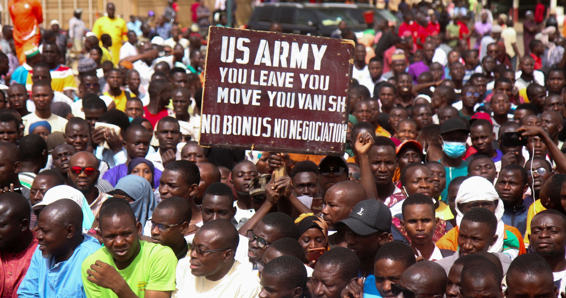Všetci americkí vojaci sa z Nigeru stiahnu najneskôr do 15. septembra 2024. V Kongu medzitým ozbrojené sily zmarili v hlavnom meste Kinshasa pokus o štátny prevrat, ktorí sa snažili vykonať tamojší i zahraniční bojovníci