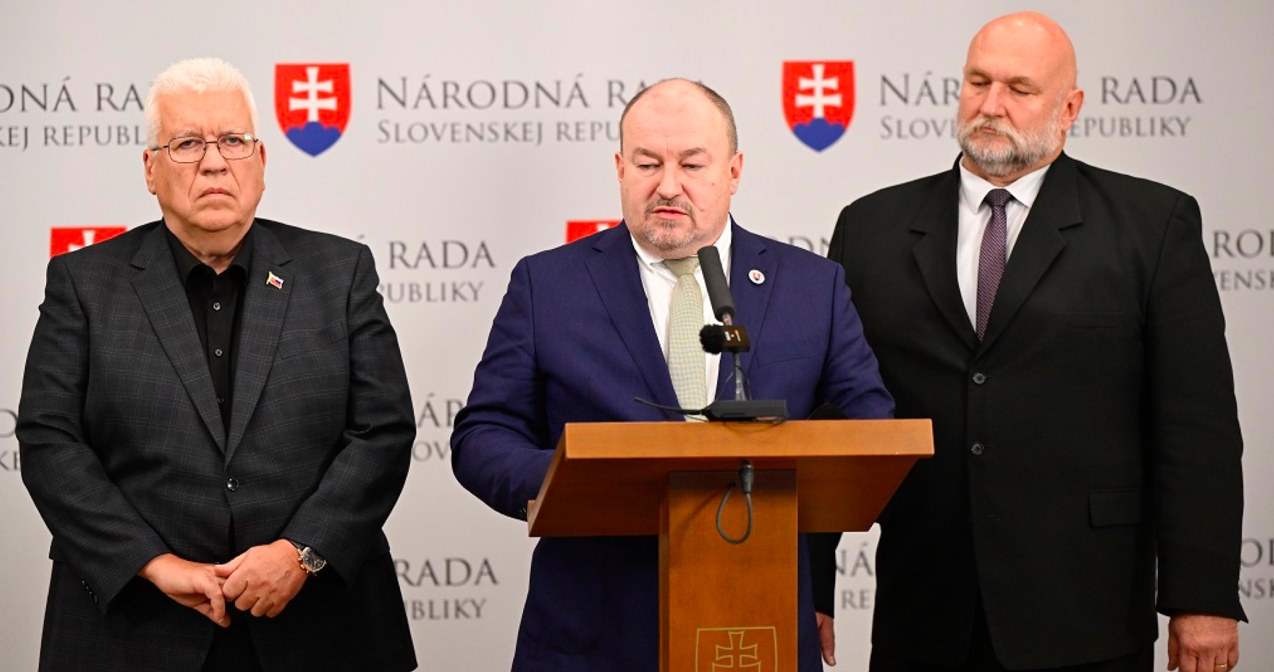 VIDEO: Huliak & spol. žiadajú od vládnej koalície jedno z ministerstiev, ktoré na základe koaličnej dohody patrí SNS