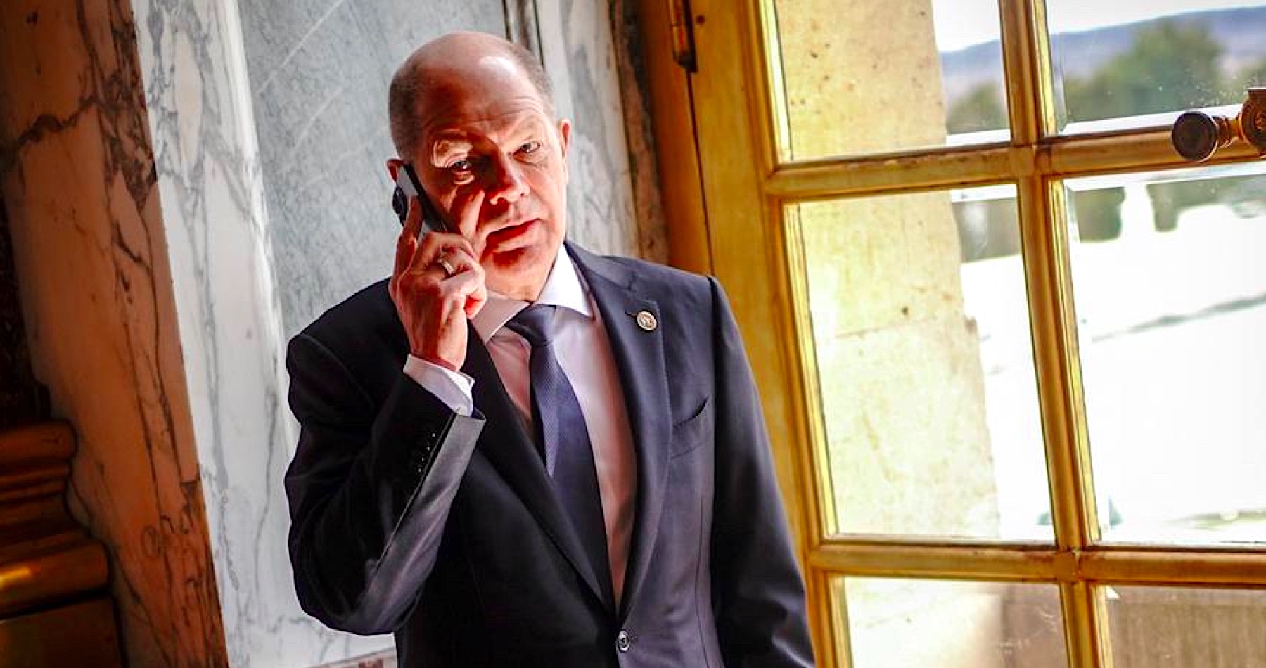 Německý kancléř Olaf Scholz volal po 2 letech Vladimiru Putinovi a vyzval ho ke stažení ruských vojsk z Ukrajiny. Ruský prezident mu sdělil, že Ukrajina musí akceptovat územní zisky Ruska, jinak bude válka pokračovat až do naplnění cílů speciální vojenské operace silou ruských vojsk