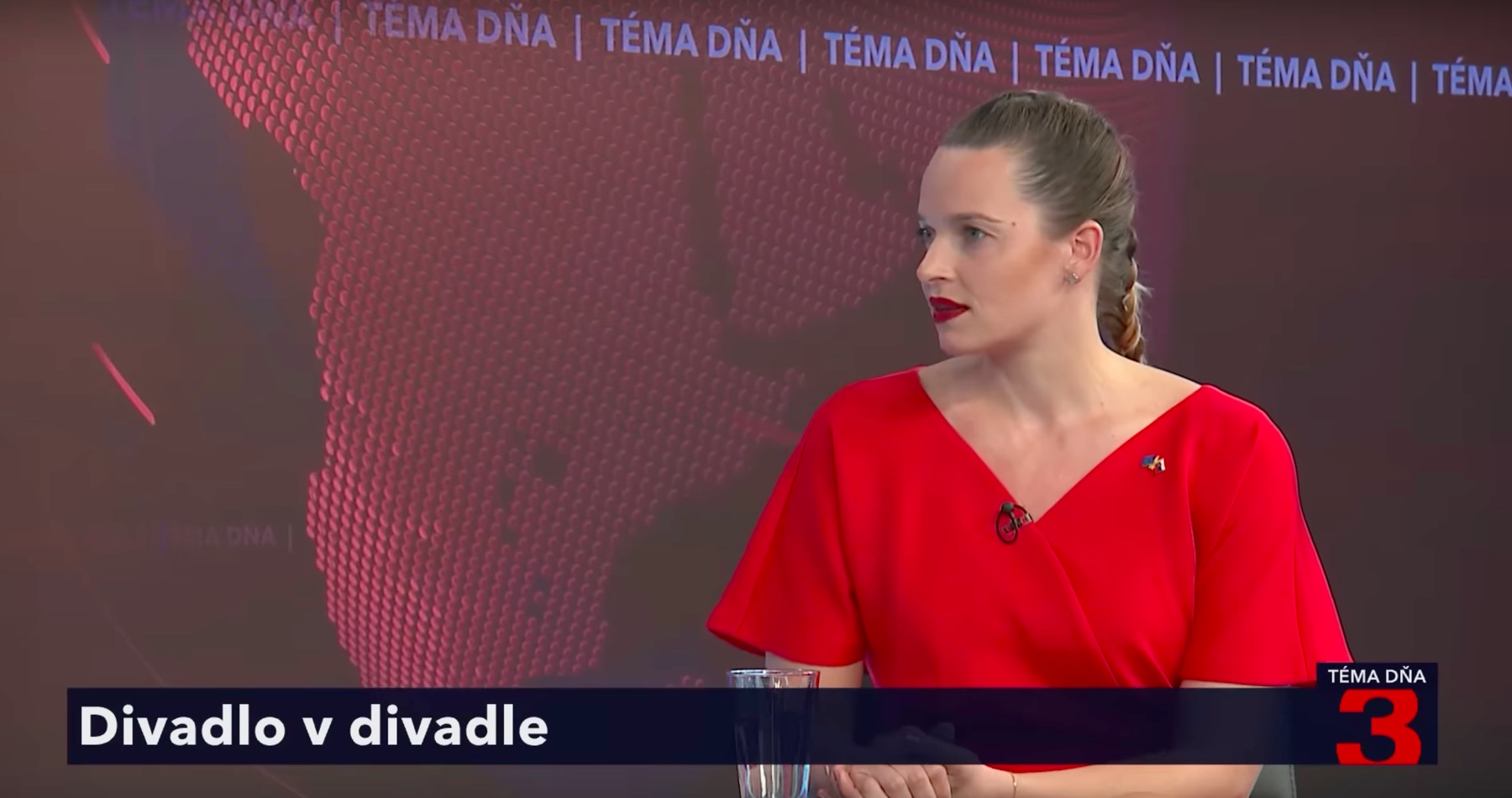 VIDEO: Romana Tabaková prehovorila o politických manifestoch progresívno-liberálnych hercov v Činohre SND a o svojej reakcii na ich politický aktivizmus. Hovorila aj o šikane riaditeľky Činohry Kičiňovej a sľubuje, že teraz príde v divadle k veľkým zmenám