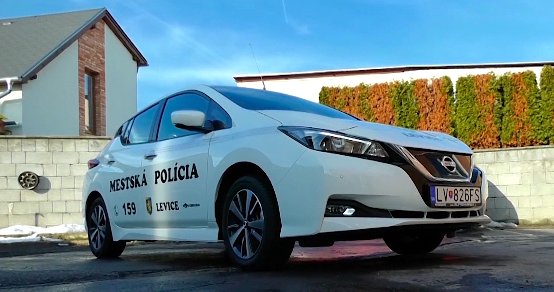 Levickí mestskí policajti prišli o elektromobil. Batéria doslúžila a výmena by stála takmer toľko, čo nové auto