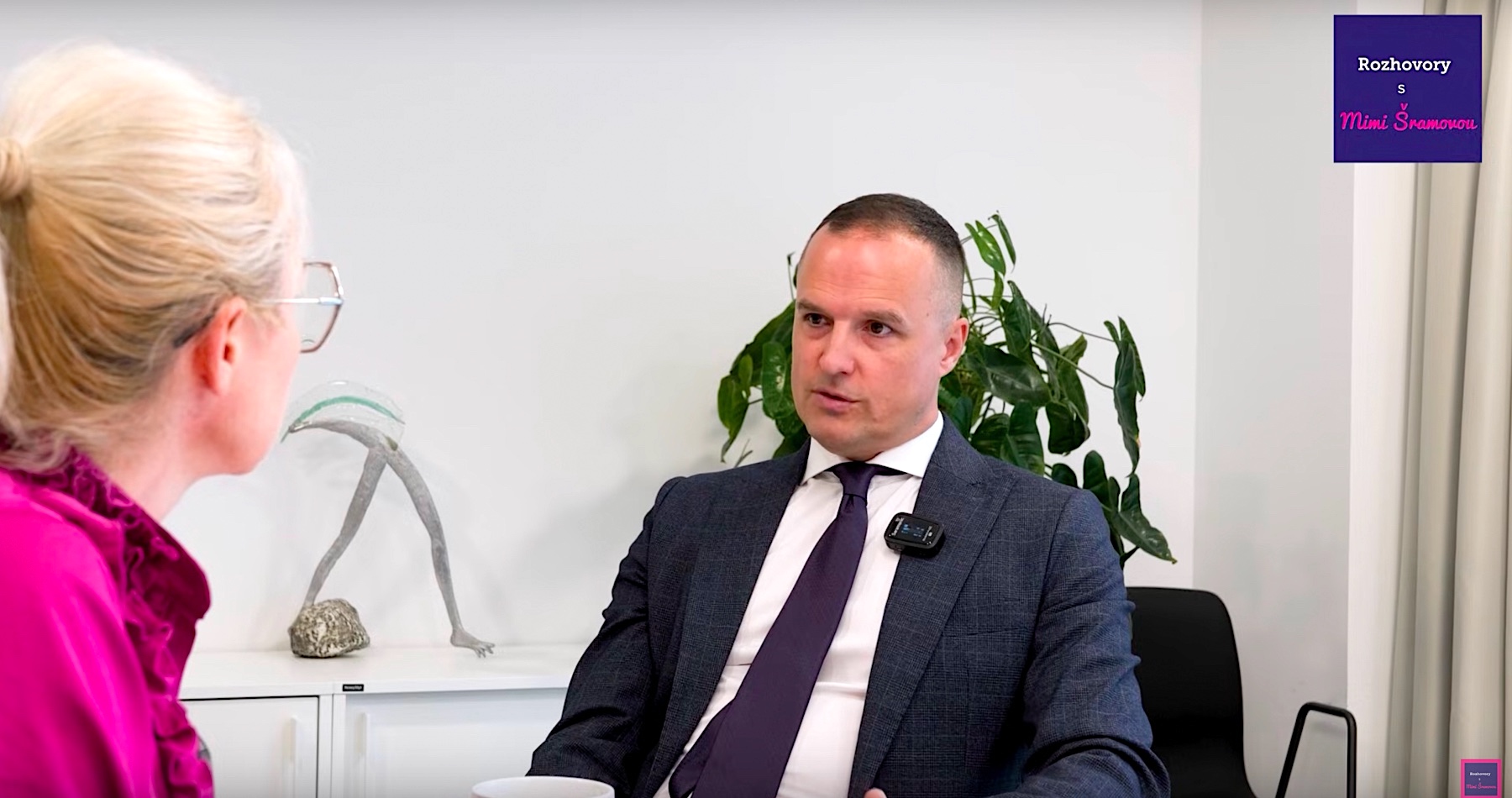 VIDEO: Advokát David Lindtner o rozhodnutí Najvyššieho súdu SR väzobne stíhať Daniela Bombica, o dôvodoch, ktoré senát uviedol a ktoré obhajoba považuje za absurdné, o postupe OČTK, ktorý obhajoba považuje za nezákonný a protiústavný, o rozsudkoch ESĽP, ktoré ukazujú, že súd išiel proti európskej judikatúre, aj o ďalších krokoch obhajoby, o mediálnemom lynči, ktorý sa rozpútal po návrate youtubera z Veľkej Británie na Slovensko, ale aj o tom, ako táto kauza demonštruje zvrátenosť doby, systému a nastavenia spoločnosti, ako aj o odmedzovaní slobody prejavu a dôkaze, kam nenávistný a zúrivý politický boj a indoktrinácia spoločnosti dokážu zájsť 