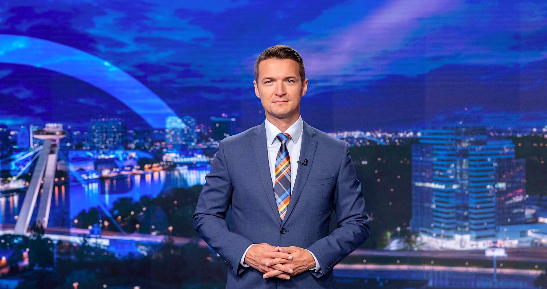 V TV Markíza panuje napätá atmosféra a zlé medziľudské vzťahy. Mnohí zamestnanci kritizujú  odbory, ktoré vedie zanietený progresívny politický aktivista a moderátor Viktor Vincze. V redakcii spravodajstva vraj prevláda strach, napätie a neustále osočovanie. „Neriešime nič iné len Viktora a odbory. Televízne spravodajstvo bolo ovplyvňované politickými prioritami vedenia redakcie pod vplyvom elitnej skupiny,“ tvrdí jeden zo zamestnancov televízie