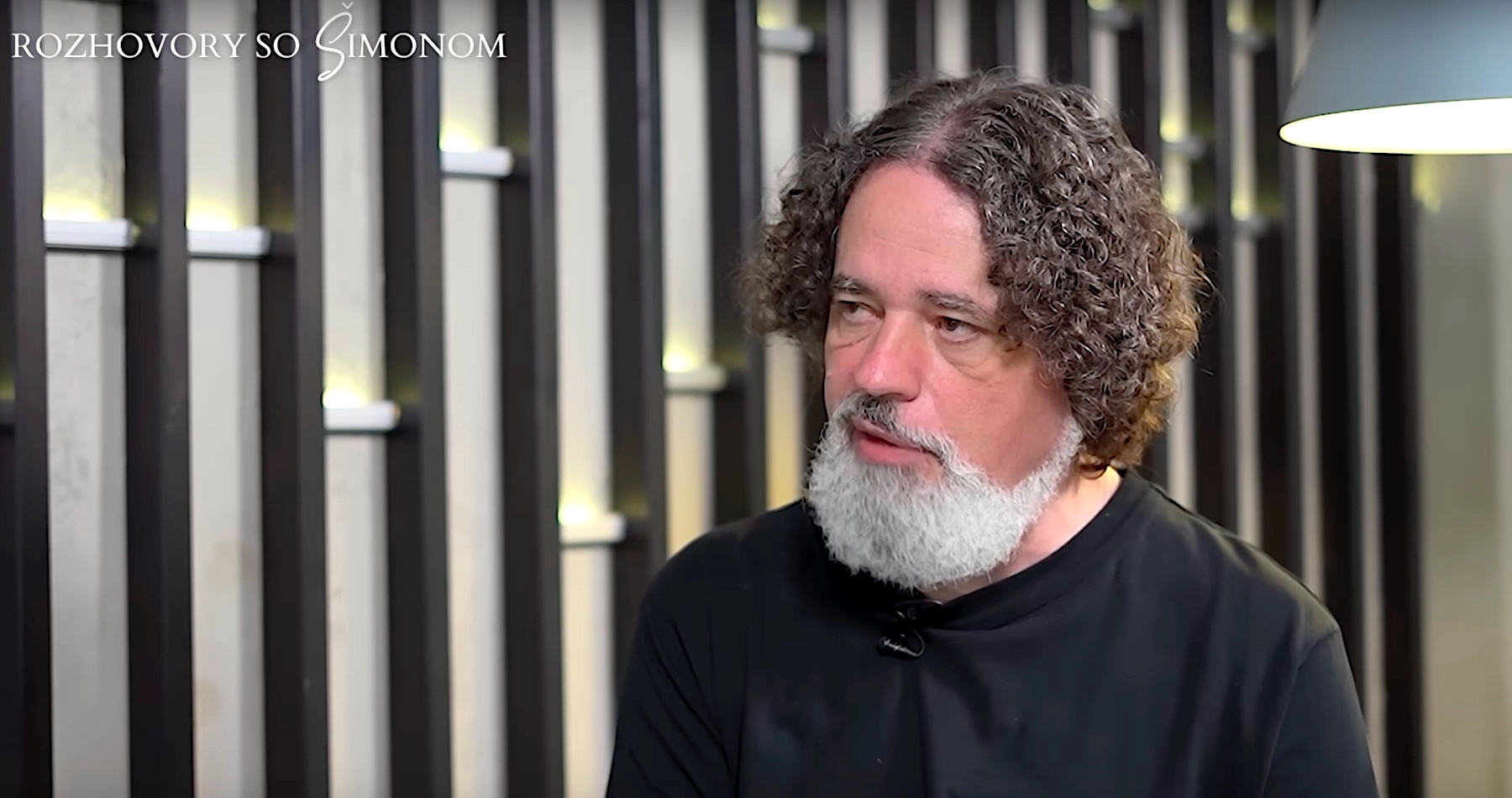 VIDEO: „Nie celá opozícia predstavuje príčetnú alternatívu voči Smeru. KDH je svetlejší odtieň hnutia Republika. Výnimkou je František Mikloško. Neutralitou by sme sa stali ruskou guberniou. Keď Robert Fico prestane byť pre Vladimira Putina užitočný, ruský prezident sa ho zbaví veľmi škaredým spôsobom. Je otázka času, kedy Rusko zaútočí na štáty NATO,“ tvrdí Arpád Soltész v konšpiračnom rozhovore so Šimonom Žďárským