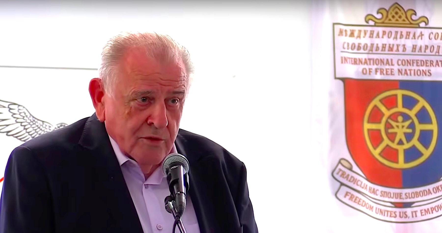 VIDEO: Expremiér Vladimír Mečiar o vplyve Slovanov na historické udalosti, o ich vyše dvestoročnej snahe zjednotiť sa, neustálych vyhrážkach Anglosasov zasahujúcich do zvrchovaného rozhodovania suverénnych národných štátov, ich snahe rozpútať vojnu s Ruskom, manipulovaní celej EÚ zopár ľuďmi cez sofistikované nástroje a organizovanú mašinériu, potrebe vnútornej jednoty na Slovensku a udržiavania dobrých vzťahov s Českou republikou, o vzniku Ukrajiny, jej príprave a zatiahnutí do vojny proti Rusku, a o potrebe vytvárať účinný a silný protitlak voči politike Anglosasov