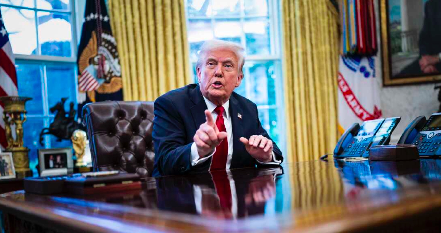 Donald Trump upozornil ruského exprezidenta Dmitrija Medvedeva, aby si dával pozor na jazyk