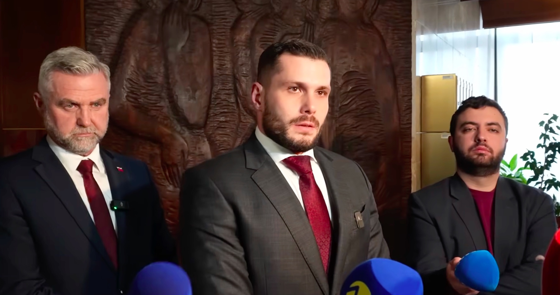 VIDEO: Žilinský krajský prokurátor verejne obvinil generálneho prokurátora Maroša Žilinku zo zneužívania právomoci verejného činiteľa. Šéf brannobezpečnostného výboru Richard Glück hovorí o závažných informáciách a dodáva, že „toto sme tu za 32 rokov fungovania štátu nemali“